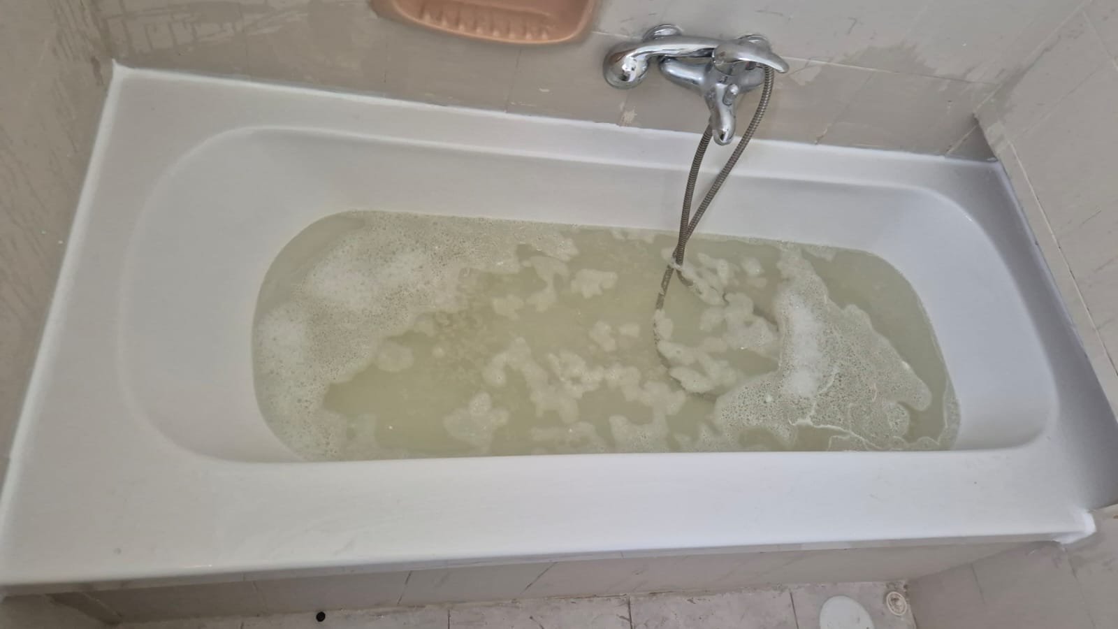 הלבשת אמבטיה – הדרך החכמה לשדרג את חדר הרחצה בלי שיפוץ ובלי בלגן