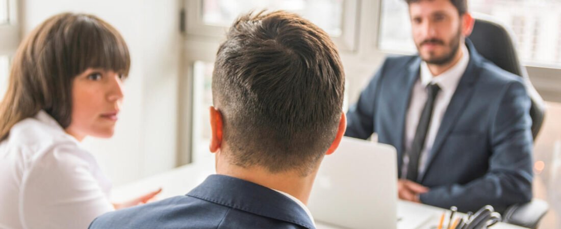 איך בוחרים עורך דין גירושין? המדריך המלא לבחירת עורך דין גירושין מקצועי